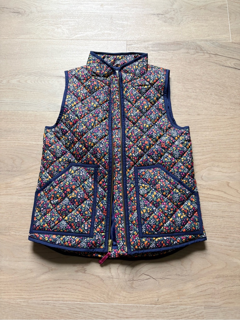 JCrew Girls Crewcuts Navy Floral Lightweight Quilted Vest Sz XS EUC